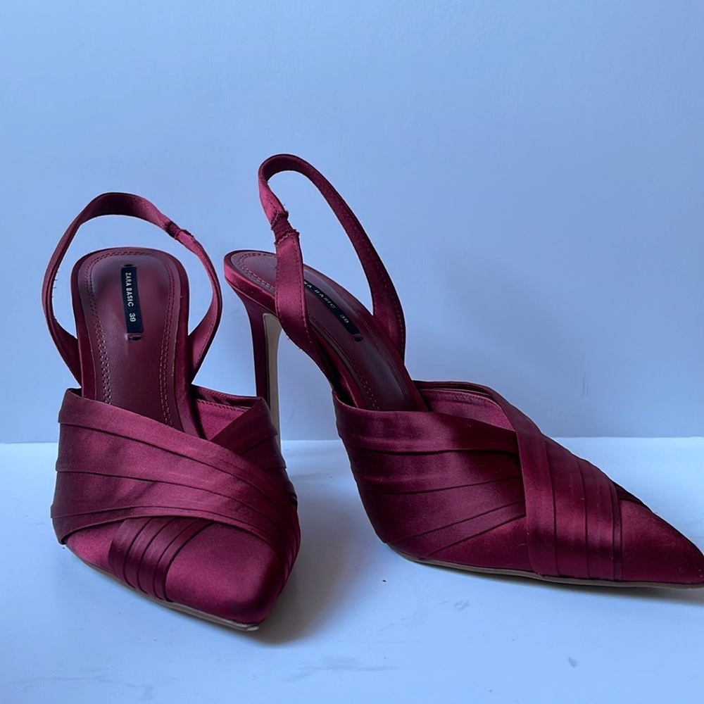 Zara Pointed Toe Burgundy Satin Heel. 39 EU / 8US.
